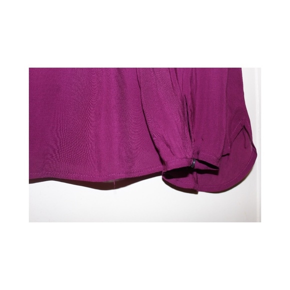 Old Navy Ruffled Blouse - Picture 4 of 6